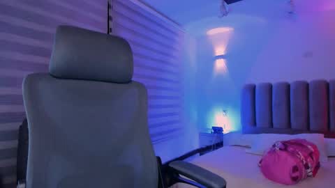 Gemma online show from November 2025 05:06:02 AM