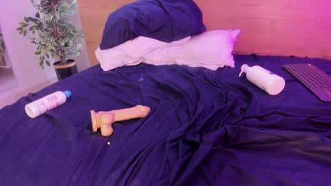 geminis muentes online show from December 2024 08:32:02 AM