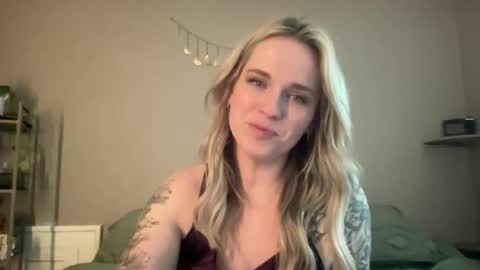Snapshot of gemmandherjewel chatting on May 2026 01:00:02 AM Gemma Her Jewel online show from May 2026 01:00:02 AM