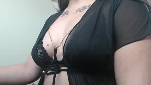 Snapshot of genesisgems11_ chatting on December 2024 06:16:02 AM Genesis online show from December 2024 06:16:02 AM