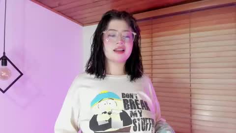 Sofia online show from December 2025 04:10:02 AM