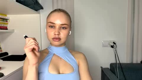 Snapshot of gennieleakes chatting on April 2026 11:56:01 AM Sunny online show from April 2026 11:56:01 AM