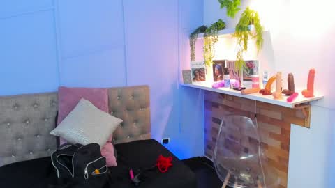 Snapshot of georgina_coule chatting on December 2024 12:06:01 PM Georgina Coule online show from December 2024 12:06:01 PM