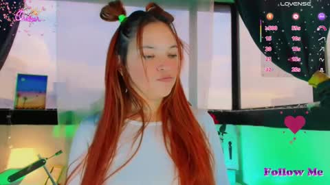 Snapshot of georgina_moschino chatting on April 2026 10:33:01 PM georgina_moschino online show from April 2026 10:33:01 PM