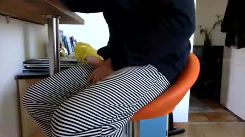 Snapshot of ghets2083 chatting on April 2026 08:37:02 AM ghets2083 online show from April 2026 08:37:02 AM