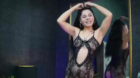  Gia  online show from November 2025 08:42:01 PM