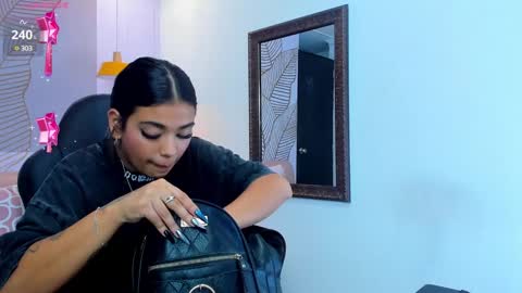 Snapshot of giafu chatting on December 2024 11:42:01 PM Gia online show from December 2024 11:42:01 PM