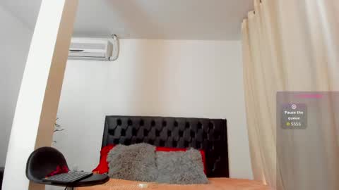 Snapshot of giana_gill chatting on June 2026 11:23:01 AM Giana online show from June 2026 11:23:01 AM