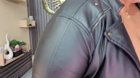 Snapshot of gianellacox chatting on May 2026 12:10:01 PM online show from May 2026 12:10:01 PM
