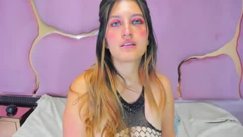 GiaRoussel online show from January 2025 05:00:02 PM