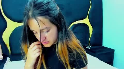 GiaRoussel online show from February 2025 01:48:02 PM