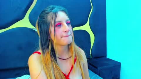 GiaRoussel online show from February 2025 04:47:01 PM