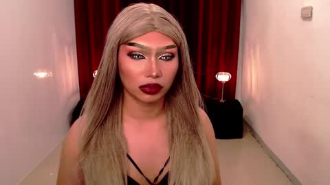 Snapshot of giaxxx01 chatting on December 2024 08:41:01 AM Gia X online show from December 2024 08:41:01 AM