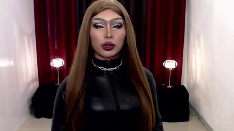 Snapshot of giaxxx01 chatting on December 2024 03:07:01 AM Gia X online show from December 2024 03:07:01 AM