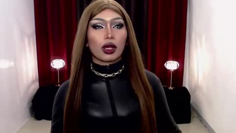 Snapshot of giaxxx01 chatting on December 2024 06:34:01 AM Gia X online show from December 2024 06:34:01 AM