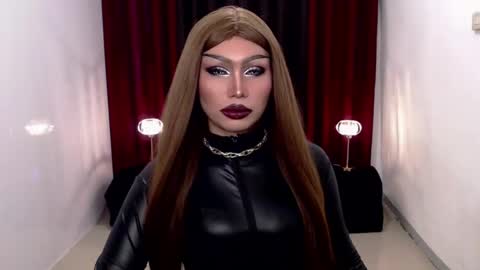 Snapshot of giaxxx01 chatting on December 2024 02:21:02 AM Gia X online show from December 2024 02:21:02 AM