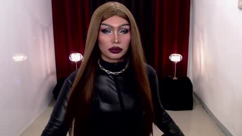 Snapshot of giaxxx01 chatting on December 2024 05:38:02 AM Gia X online show from December 2024 05:38:02 AM