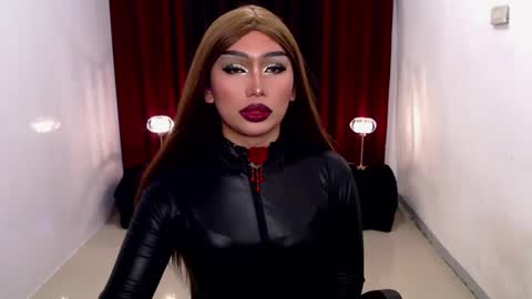 Snapshot of giaxxx01 chatting on December 2024 03:39:01 AM Gia X online show from December 2024 03:39:01 AM