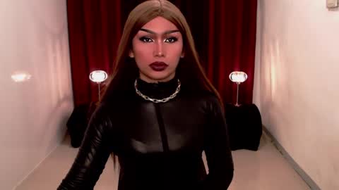 Snapshot of giaxxx01 chatting on December 2024 07:44:01 AM Gia X online show from December 2024 07:44:01 AM