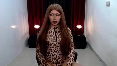 Snapshot of giaxxx01 chatting on December 2024 09:27:02 AM Gia X online show from December 2024 09:27:02 AM