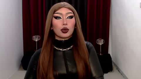 Snapshot of giaxxx01 chatting on January 2025 07:43:01 AM Gia X online show from January 2025 07:43:01 AM