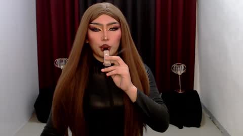 Snapshot of giaxxx01 chatting on February 2025 05:40:01 AM Gia X online show from February 2025 05:40:01 AM