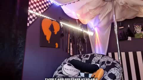 Giggles online show from February 2026 09:21:01 PM