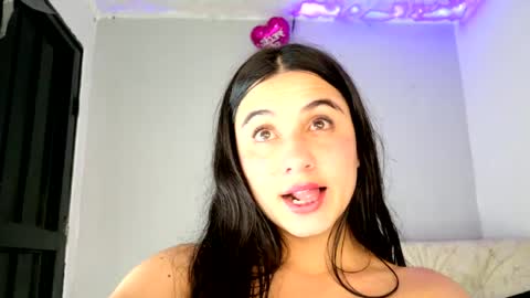 Snapshot of gigi_loved chatting on April 2026 01:42:02 AM Gigi online show from April 2026 01:42:02 AM