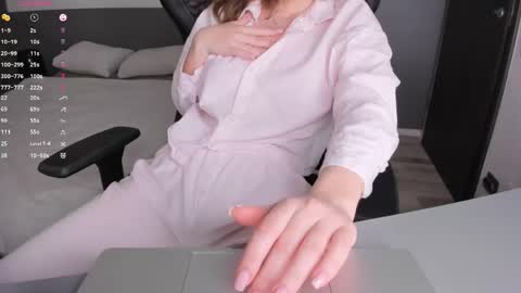 gigihadd online show from April 2026 01:14:02 PM