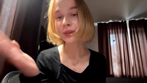 Molly online show from October 2025 11:08:02 AM