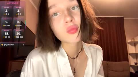 Molly online show from October 2025 07:14:01 PM