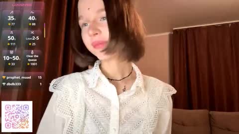 Molly online show from October 2025 07:30:02 PM