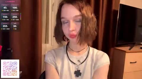 Molly online show from October 2025 07:25:01 PM