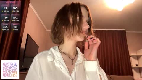 Molly online show from November 2025 07:39:02 PM