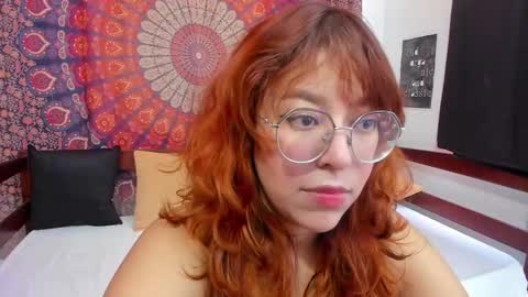 Snapshot of gigimooon chatting on December 2025 09:00:01 PM gigimooon online show from December 2025 09:00:01 PM