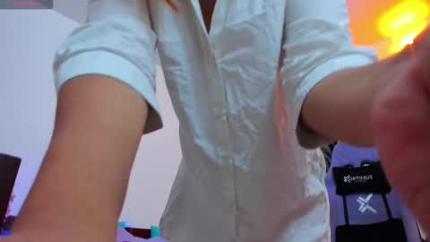 Snapshot of gigimooon chatting on February 2026 12:03:01 AM gigimooon online show from February 2026 12:03:01 AM