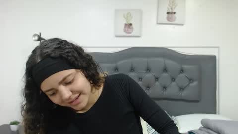 Giia  online show from October 2025 02:28:02 PM