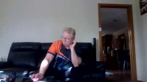 gimmmieoooo online show from April 2026 05:47:02 AM