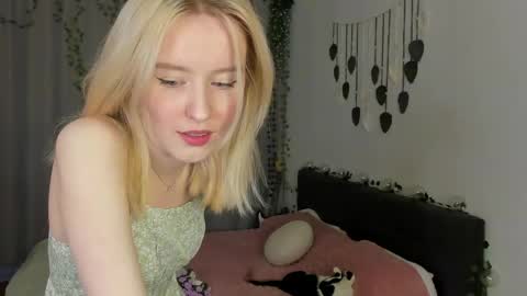 Snapshot of gin_yoon chatting on April 2026 06:25:02 AM Gin online show from April 2026 06:25:02 AM