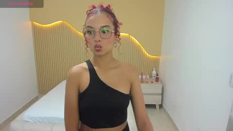 Snapshot of ginamorelo chatting on May 2026 08:05:01 PM G I A N A online show from May 2026 08:05:01 PM