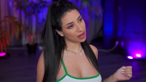 Gina online show from October 2025 07:11:01 PM