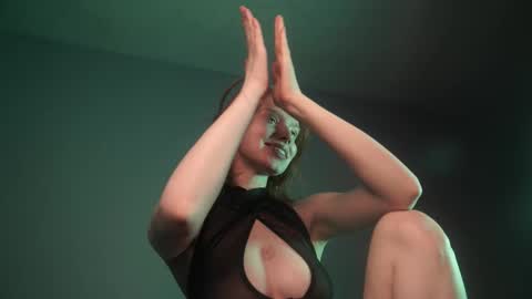 Snapshot of ginger_hugs chatting on March 2025 01:10:02 AM im expecting 350 thumbs up on my altar online show from March 2025 01:10:02 AM