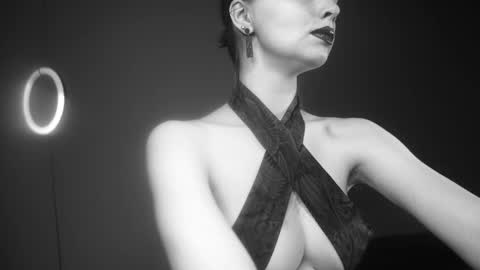 Snapshot of ginger_hugs chatting on October 2025 10:19:01 PM im expecting 350 thumbs up on my altar online show from October 2025 10:19:01 PM