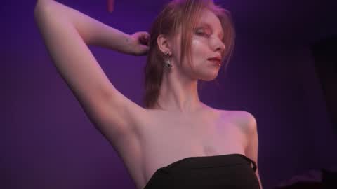 Snapshot of ginger_hugs chatting on December 2025 10:14:01 PM im expecting 350 thumbs up on my altar online show from December 2025 10:14:01 PM