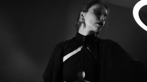 Snapshot of ginger_hugs chatting on March 2026 10:25:02 PM im expecting 350 thumbs up on my altar online show from March 2026 10:25:02 PM