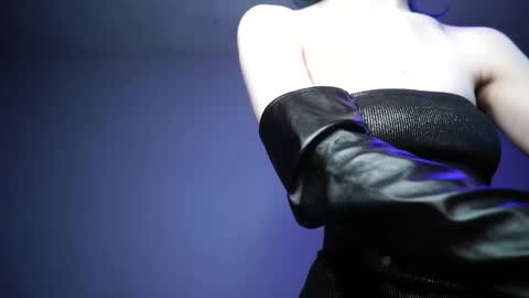 Snapshot of ginger_hugs chatting on April 2026 10:14:02 PM im expecting 350 thumbs up on my altar online show from April 2026 10:14:02 PM