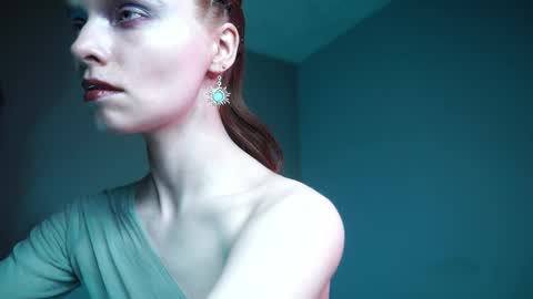 Snapshot of ginger_hugs chatting on April 2026 10:12:01 PM im expecting 350 thumbs up on my altar online show from April 2026 10:12:01 PM