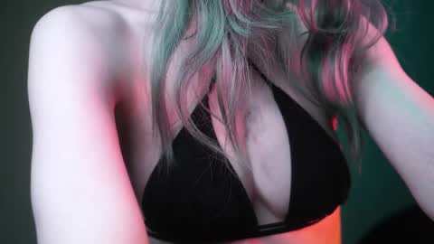 Snapshot of ginger_hugs chatting on April 2026 01:42:02 AM im expecting 350 thumbs up on my altar online show from April 2026 01:42:02 AM