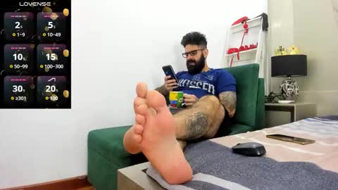 gio_lorenz online show from October 2025 01:22:01 PM