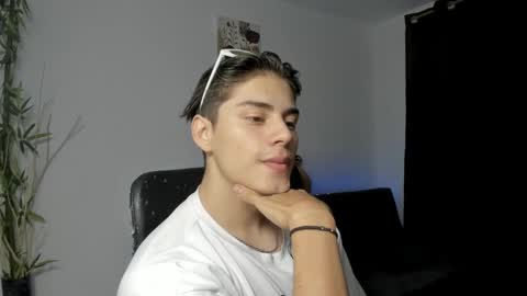 Snapshot of gio_russo chatting on December 2024 09:28:01 PM GioRusso online show from December 2024 09:28:01 PM